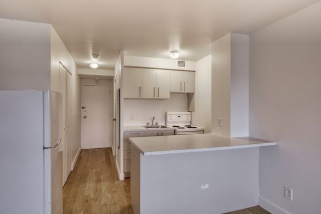 Downtown - Montreal Apartment Studio $1,295/month. Apartment for rent in Downtown - Montreal