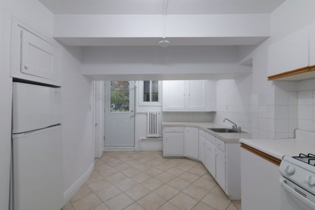 Cote-des-Neiges Apartment 1 b. $1,100/month. Apartment for rent in Cote-des-Neiges