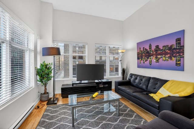 Downtown - Montreal  2 b. $103/day. Apartment for rent in Downtown - Montreal