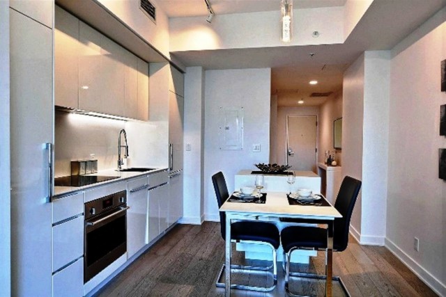 Downtown - Montreal  1 b. $100/day. Apartment for rent in Downtown - Montreal