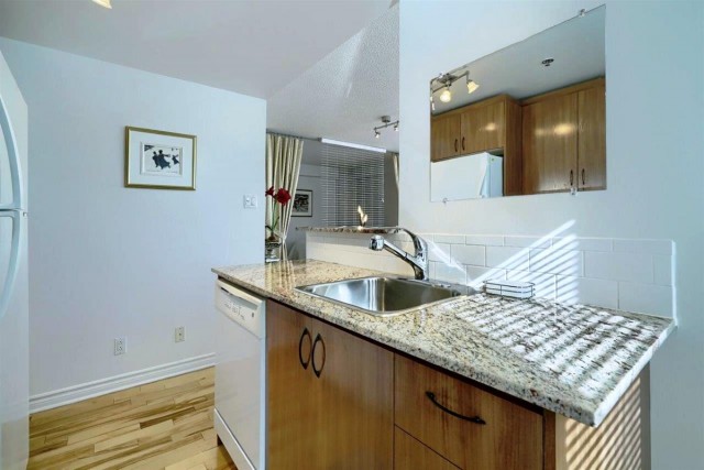 Downtown - Montreal  1 b. $93/day. Apartment for rent in Downtown - Montreal