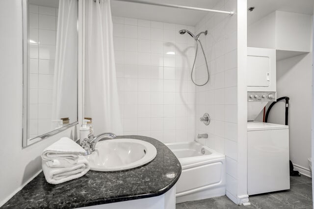 Downtown - Montreal  1 b. $78/day. Apartment for rent in Downtown - Montreal