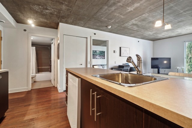 Quartier latin and south-central  1 b. $78/day. Apartment for rent in Quartier latin and south-central