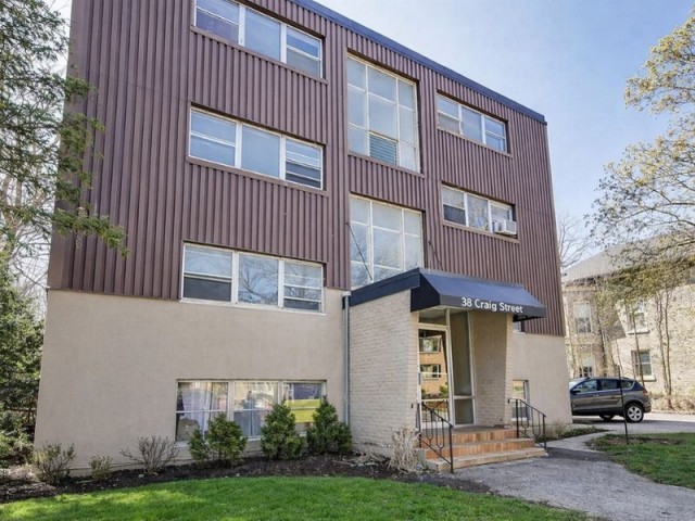 London Apartment Studio $1,110/month. Apartment for rent in London