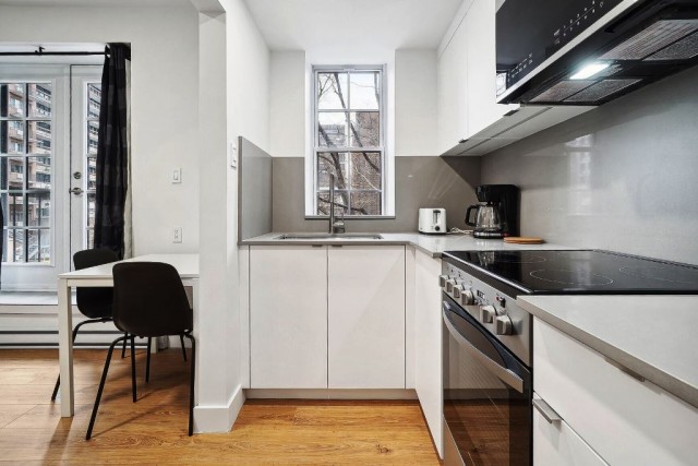 Downtown - Montreal  1 b. $55/day. Apartment for rent in Downtown - Montreal