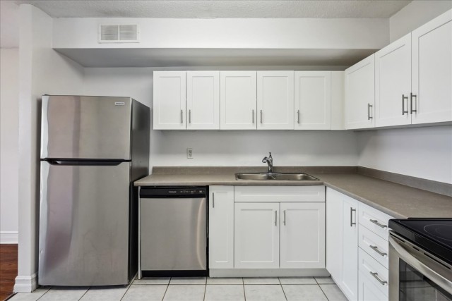 Appartement 2 1/2 London 1 485 $/mois. Appartement à louer London