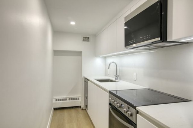 Downtown - Montreal Apartment Studio $1,395/month. Apartment for rent in Downtown - Montreal