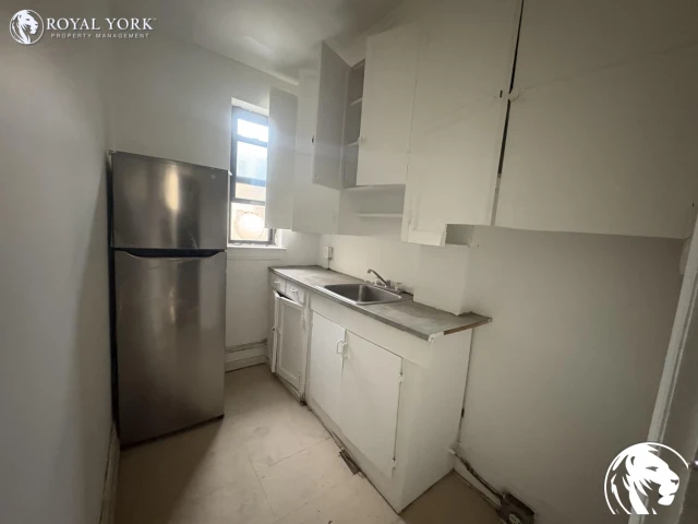 Windsor Apartment 1 b. $900/month. Apartment for rent in Windsor