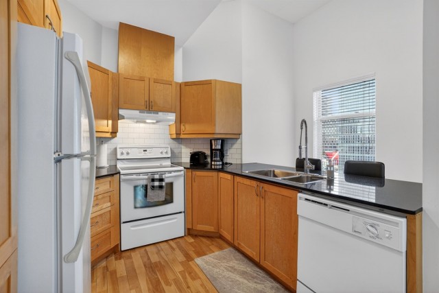 Downtown - Montreal  2 b. $103/day. Apartment for rent in Downtown - Montreal