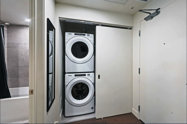 Ville-Saint-Laurent  1 b. $100/day. Apartment for rent in Ville-Saint-Laurent