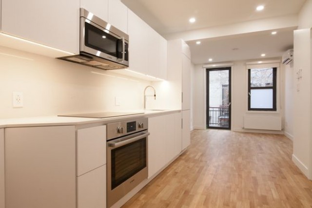 Notre-Dame-de-Grace Apartment 2 b. $2,090/month. Apartment for rent in Notre-Dame-de-Grace