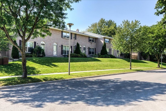 Appartement 4 1/2 London 2 355 $/mois. Appartement à louer London