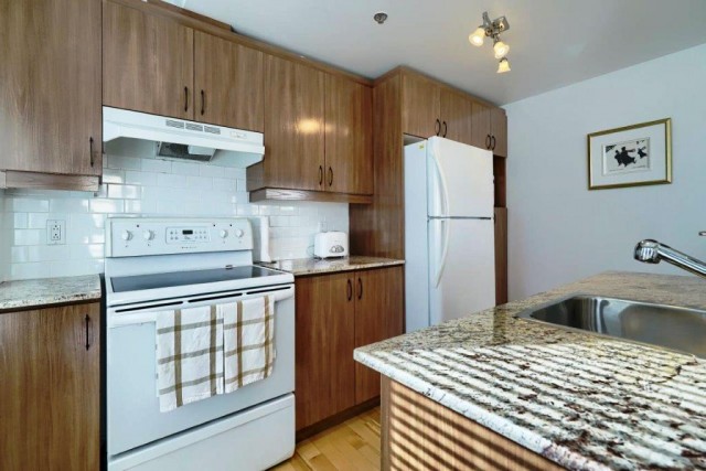 Downtown - Montreal  1 b. $93/day. Apartment for rent in Downtown - Montreal