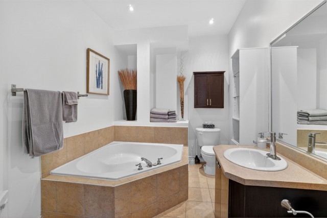 Downtown - Montreal  2 b. $103/day. Apartment for rent in Downtown - Montreal