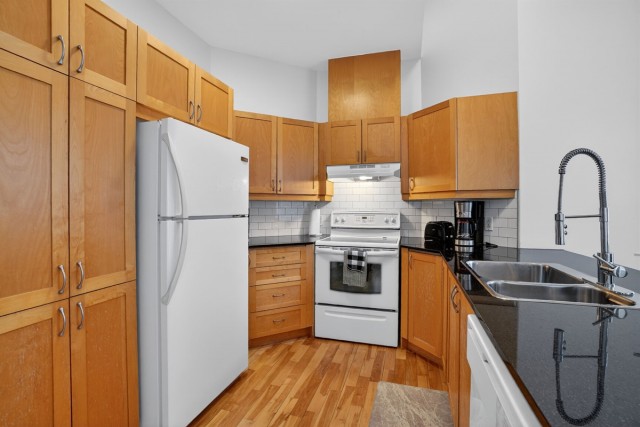 Downtown - Montreal  2 b. $103/day. Apartment for rent in Downtown - Montreal