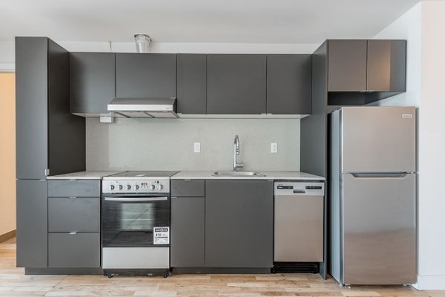 Plateau Mont-Royal Apartment Studio $1,415/month. Apartment for rent in Plateau Mont-Royal