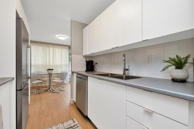 Appartement 4 1/2 London 1 800 $/mois. Appartement à louer London