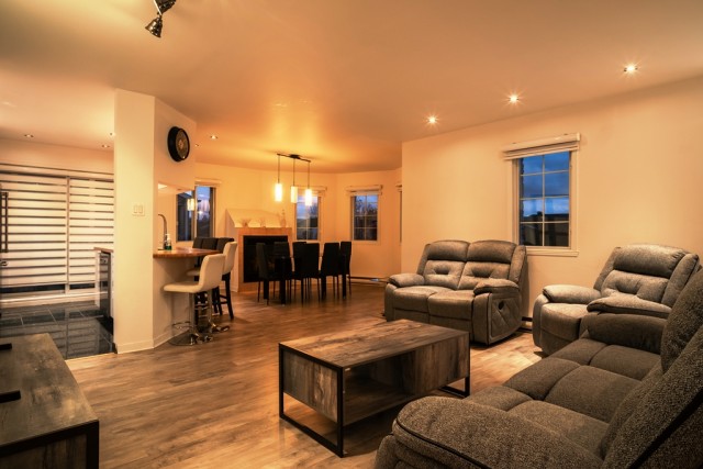 Ste-Rose  2 b. $84/day. Apartment for rent in Ste-Rose