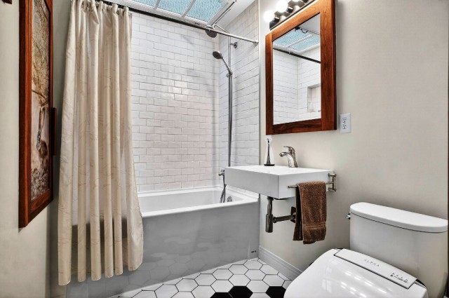 Rosemont,  Petite-Patrie  2 b. $77/day. Apartment for rent in Rosemont,  Petite-Patrie
