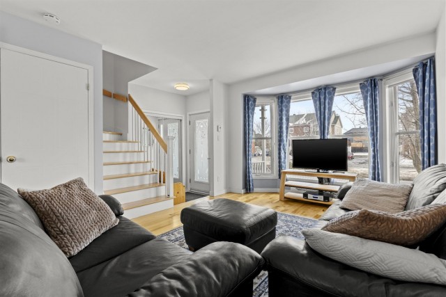 Cote-des-Neiges  2 b. $114/day. Apartment for rent in Cote-des-Neiges