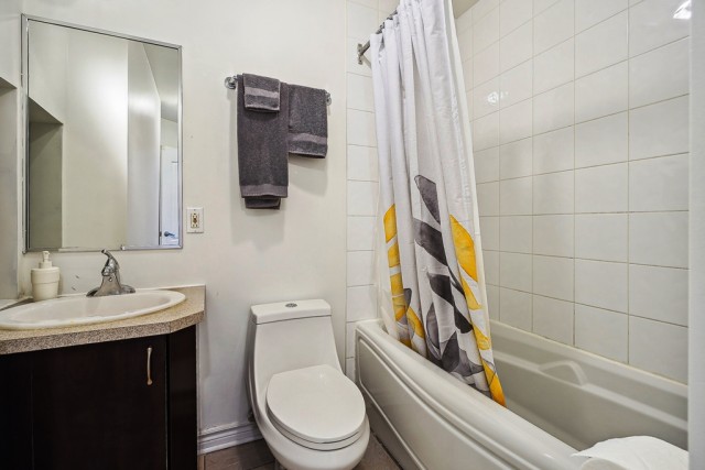 Downtown - Montreal  1 b. $62/day. Apartment for rent in Downtown - Montreal
