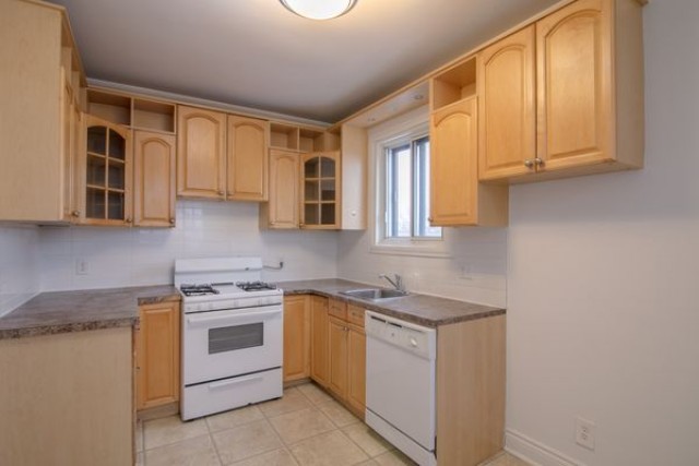 Cote-des-Neiges Apartment 3 b. $2,095/month. Apartment for rent in Cote-des-Neiges