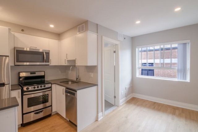Plateau Mont-Royal Apartment Studio $1,195/month. Apartment for rent in Plateau Mont-Royal