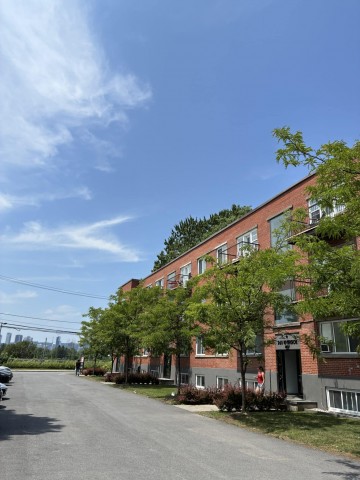 Saint-Lambert Apartment 1-2 b. $1,395/month. Apartment for rent in Saint-Lambert