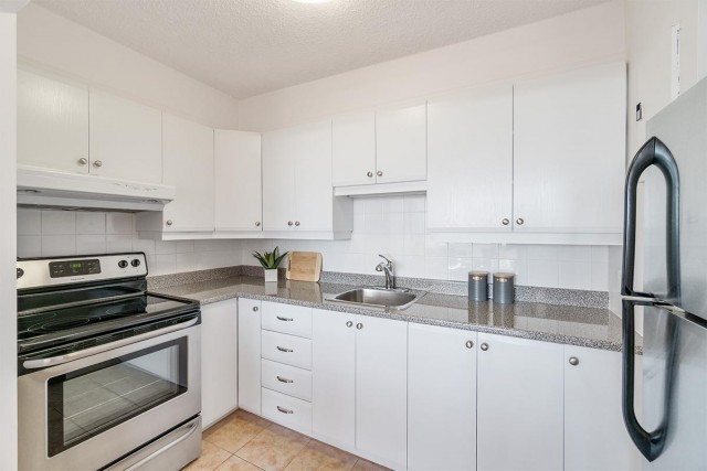 Quebec city Apartment 1 b. $1,250/month. Apartment for rent in Quebec city