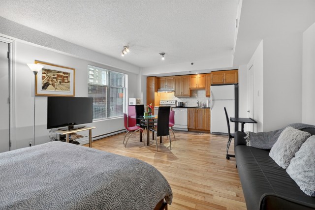 Downtown - Montreal  1 b. $78/day. Apartment for rent in Downtown - Montreal