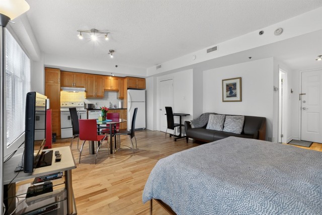 Downtown - Montreal  1 b. $78/day. Apartment for rent in Downtown - Montreal