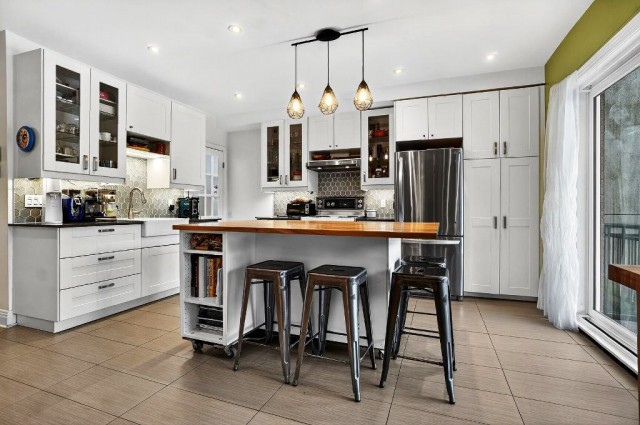  4 1/2 Côte-des-Neiges 72 $/jour. Appartement à louer Côte-des-Neiges