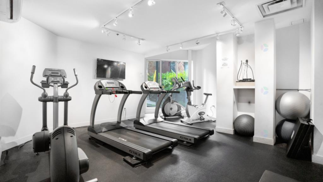 Quartier latin and south-central  1 b. $96/day. Apartment for rent in Quartier latin and south-central