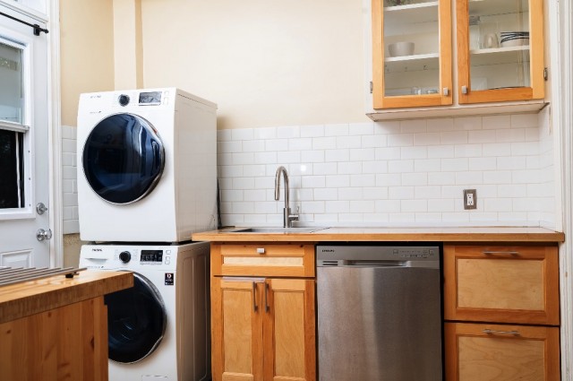  4 1/2 Côte-des-Neiges 85 $/jour. Appartement à louer Côte-des-Neiges