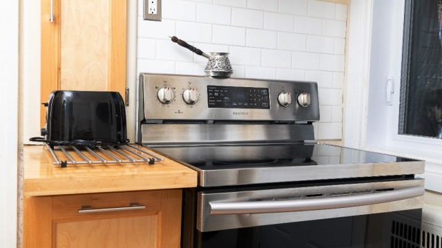  4 1/2 Côte-des-Neiges 85 $/jour. Appartement à louer Côte-des-Neiges
