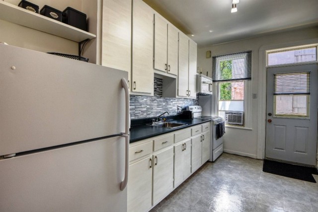  2 1/2 Plateau Mont-Royal 64 $/jour. Appartement à louer Plateau Mont-Royal