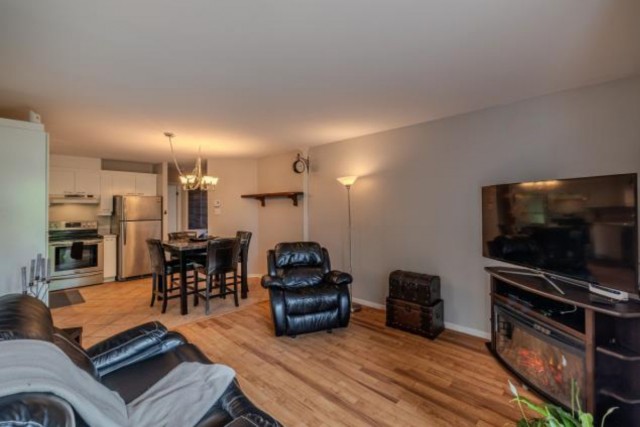Ville-Emard and Cote-St-Paul  2 b. $61/day. Apartment for rent in Ville-Emard and Cote-St-Paul