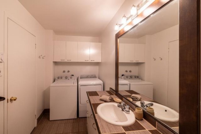Ville-Emard and Cote-St-Paul  2 b. $61/day. Apartment for rent in Ville-Emard and Cote-St-Paul