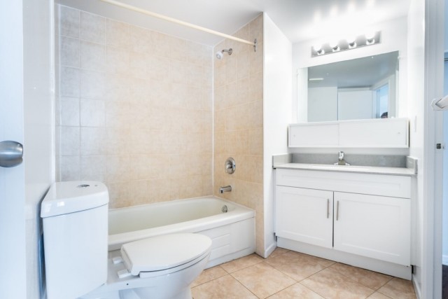 Appartement 2 1/2 London 1 430 $/mois. Appartement à louer London