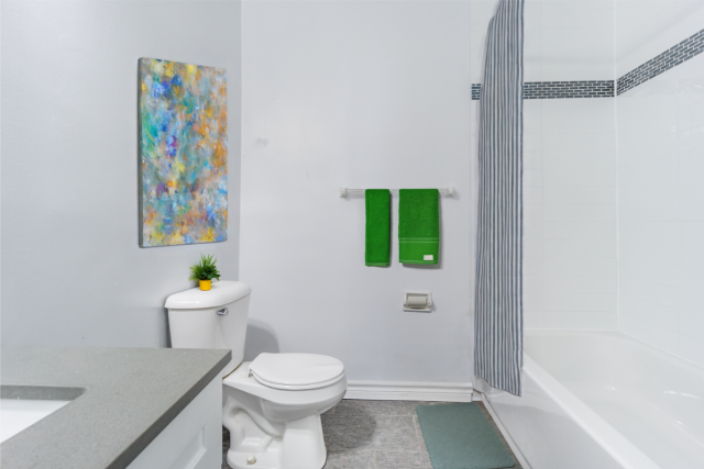 Appartement 2 1/2 London 1 390 $/mois. Appartement à louer London