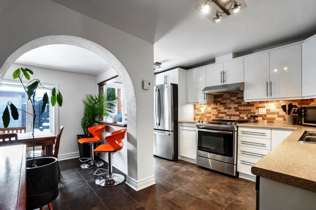 Ville-Emard and Cote-St-Paul  4+ b. $110/day. Apartment for rent in Ville-Emard and Cote-St-Paul