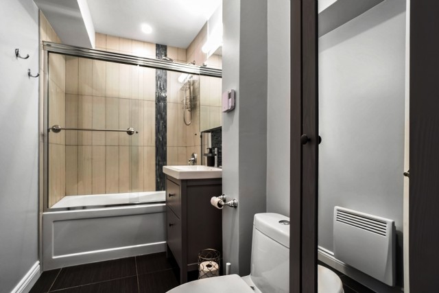 Ville-Emard and Cote-St-Paul  4+ b. $110/day. Apartment for rent in Ville-Emard and Cote-St-Paul