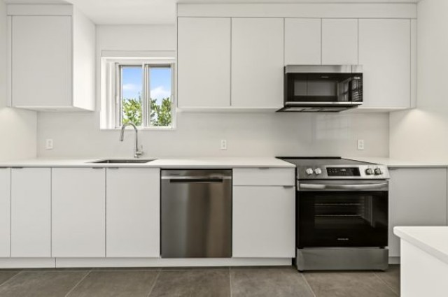 Cote-des-Neiges Apartment 3 b. $2,295/month. Apartment for rent in Cote-des-Neiges