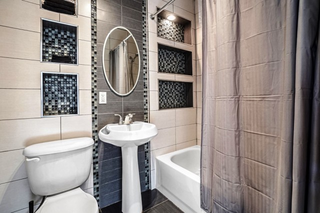 Ville-Emard and Cote-St-Paul  2 b. $80/day. Apartment for rent in Ville-Emard and Cote-St-Paul