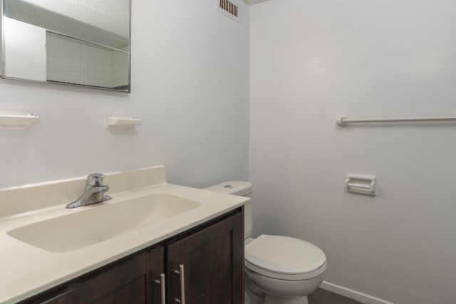 Appartement 4 1/2 London 1 595 $/mois. Appartement à louer London