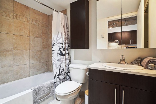 Quartier latin and south-central  1 b. $78/day. Apartment for rent in Quartier latin and south-central