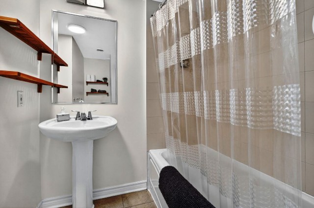 Downtown - Montreal  1 b. $78/day. Apartment for rent in Downtown - Montreal