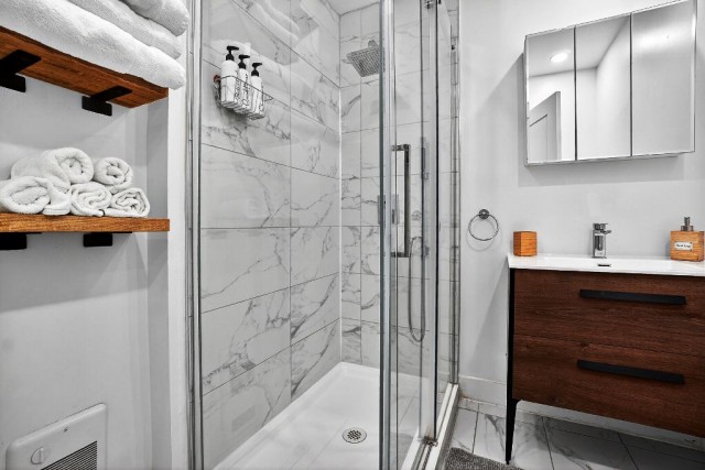 Notre-Dame-de-Grace  3 b. $90/day. Apartment for rent in Notre-Dame-de-Grace