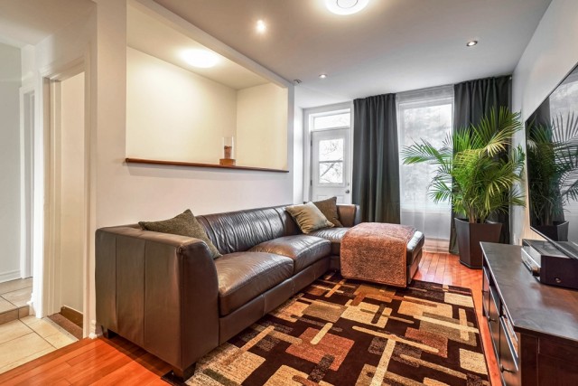 Ville-Emard and Cote-St-Paul  2 b. $80/day. Apartment for rent in Ville-Emard and Cote-St-Paul