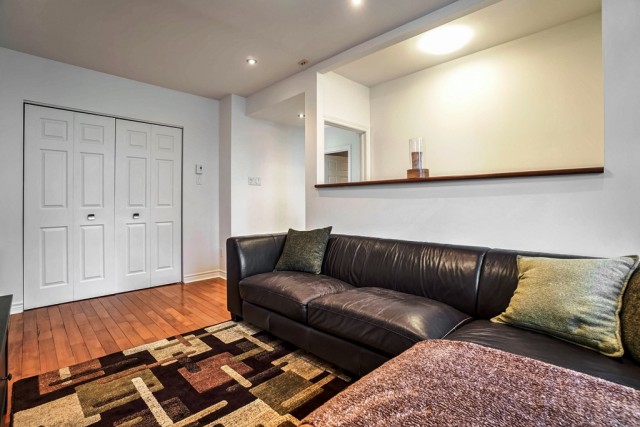 Ville-Emard and Cote-St-Paul  2 b. $80/day. Apartment for rent in Ville-Emard and Cote-St-Paul